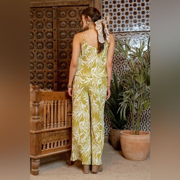 554. Leaf Print Plisse Dress Pants in Kiwi SET - Picture 4 of 4